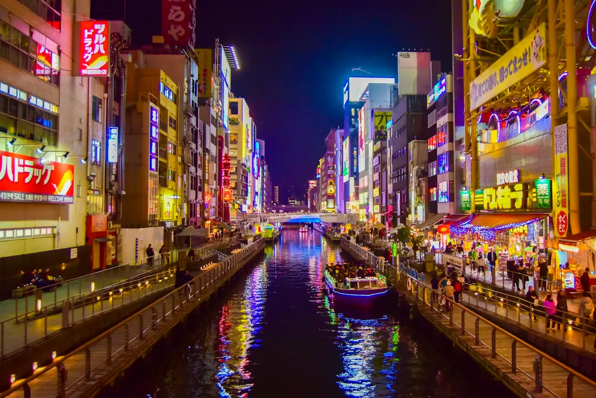 Río y centro urbano de Osaka