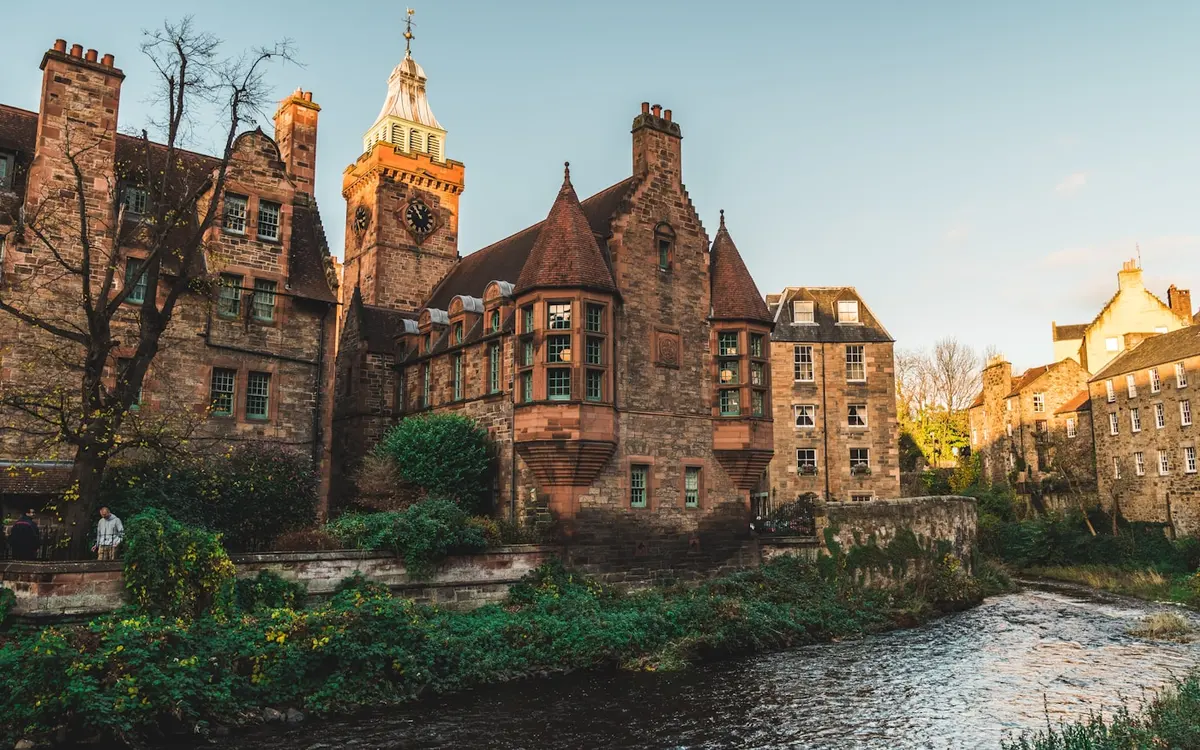 Río y centro urbano de Edimburgo