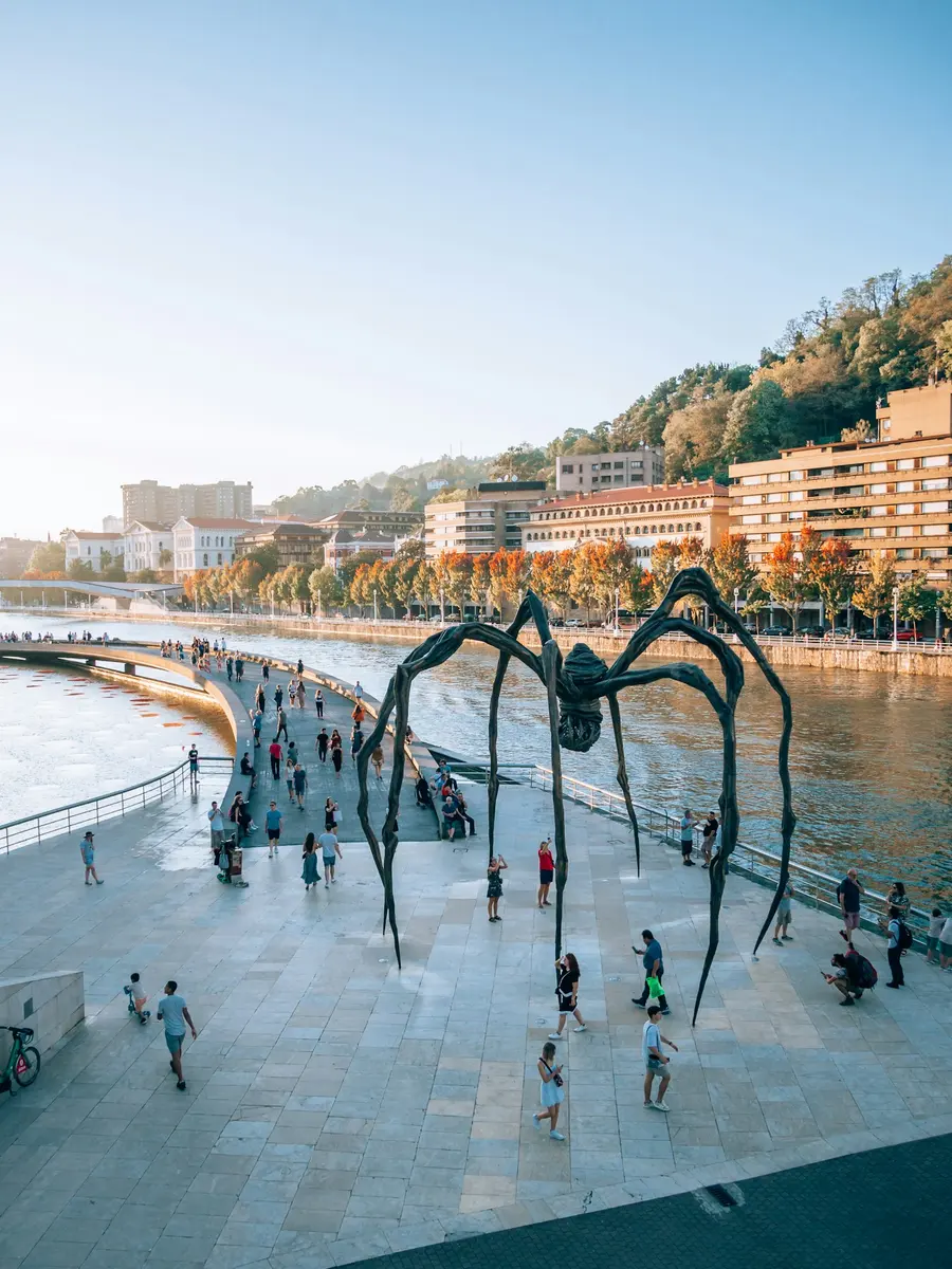 Río y centro urbano de Bilbao